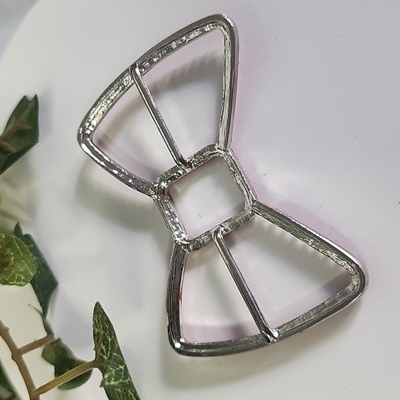 Red Crystal Bow Shape Scarf Ring - Picture 3 of 4